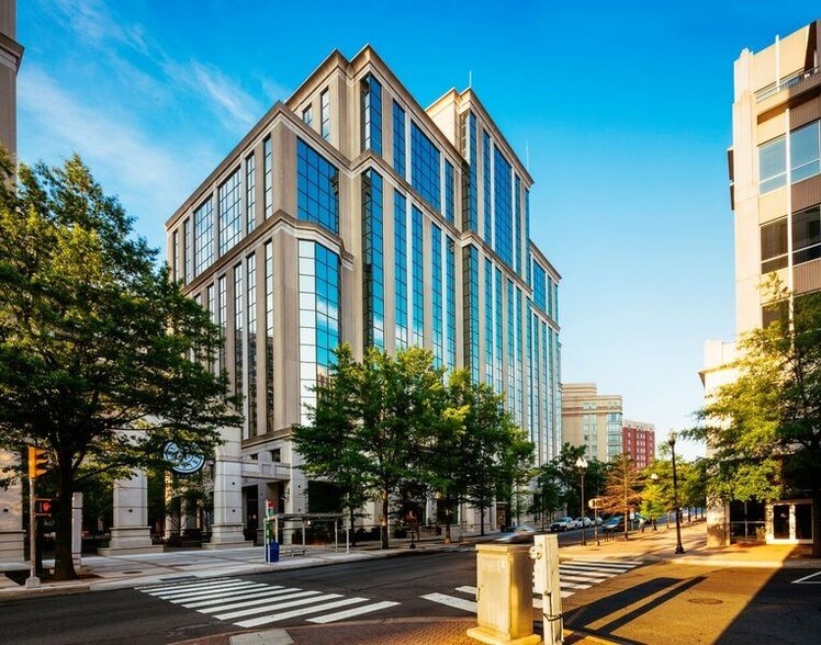 2300 Clarendon Blvd, Arlington, VA à louer - Photo de l’immeuble – Image 2 sur 20