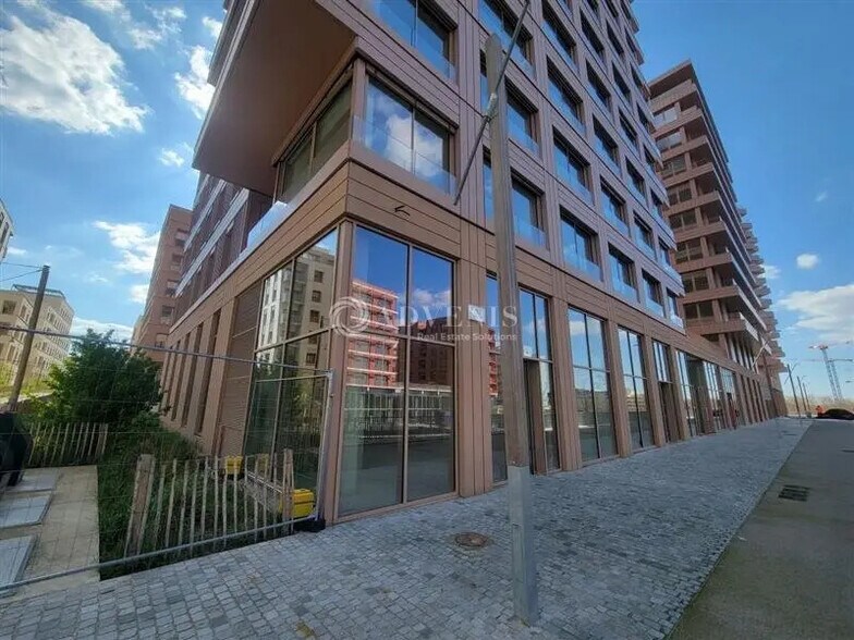 Local commercial dans Saint-Ouen-sur-Seine à louer - Photo de l’immeuble – Image 1 sur 9