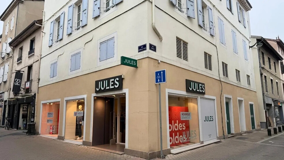 Local commercial dans Bourg-en-Bresse à louer - Photo de l’immeuble – Image 1 sur 11