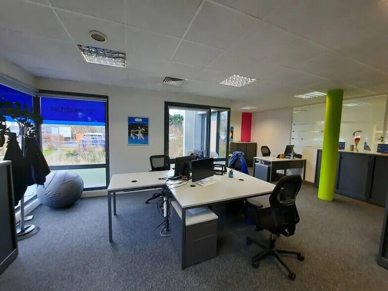 Bureau dans Petit-Couronne à louer - Photo intérieure – Image 3 sur 12