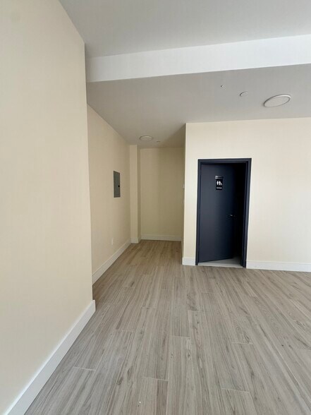 169-13 90th Ave, Jamaica, NY à louer - Photo de l’immeuble – Image 3 sur 7