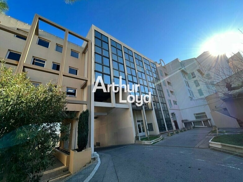 6 Rue Soutrane, Valbonne à louer - Photo de l’immeuble – Image 1 sur 9