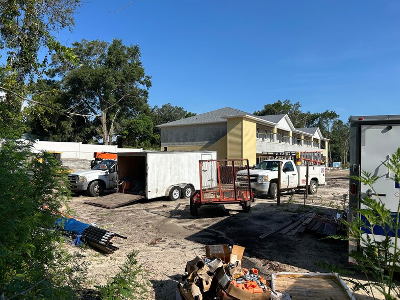 40515 County Road 25, Lady Lake, FL à vendre - Photo de l’immeuble – Image 3 sur 4