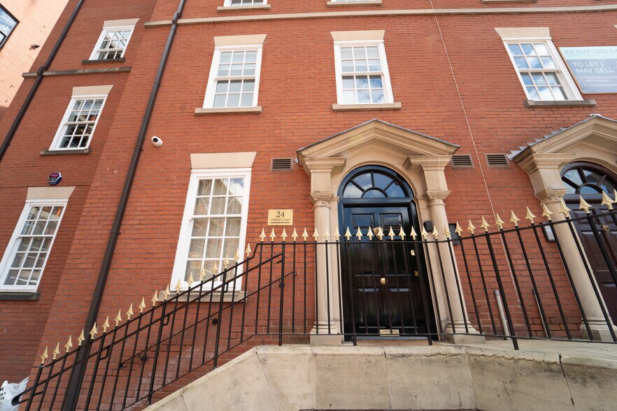 12-24 Oxford Ct, Manchester à louer - Photo de l’immeuble – Image 3 sur 11