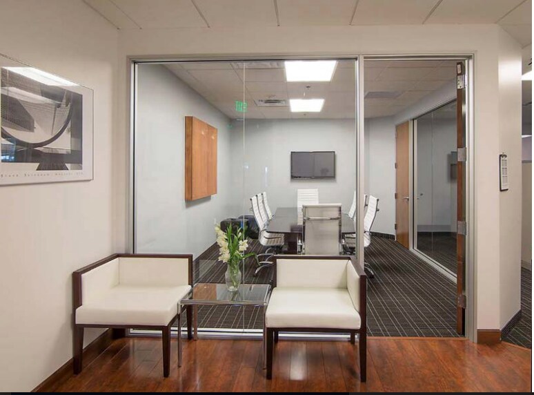 6930 E Chauncey Ln, Phoenix, AZ à louer - Photo intérieure – Image 3 sur 8