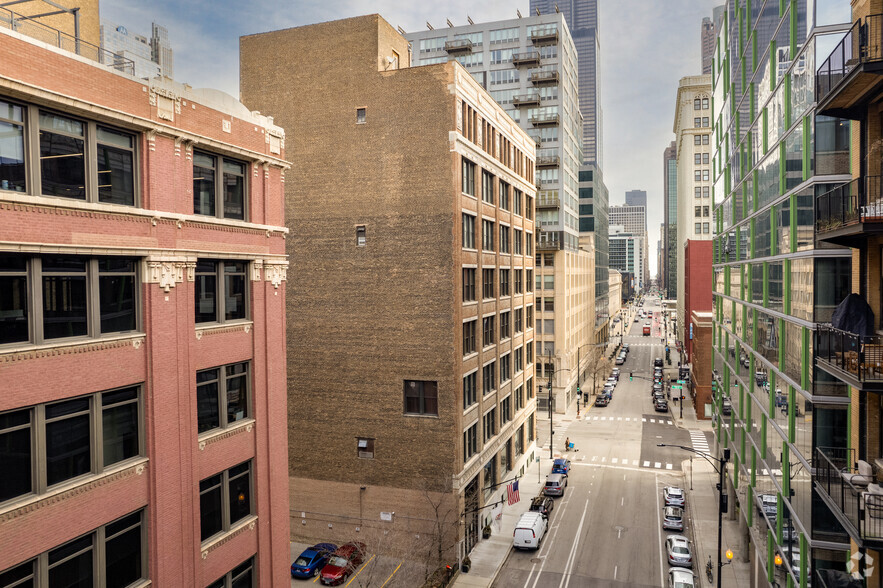 600 W Jackson Blvd, Chicago, IL à louer - Photo de l’immeuble – Image 2 sur 6