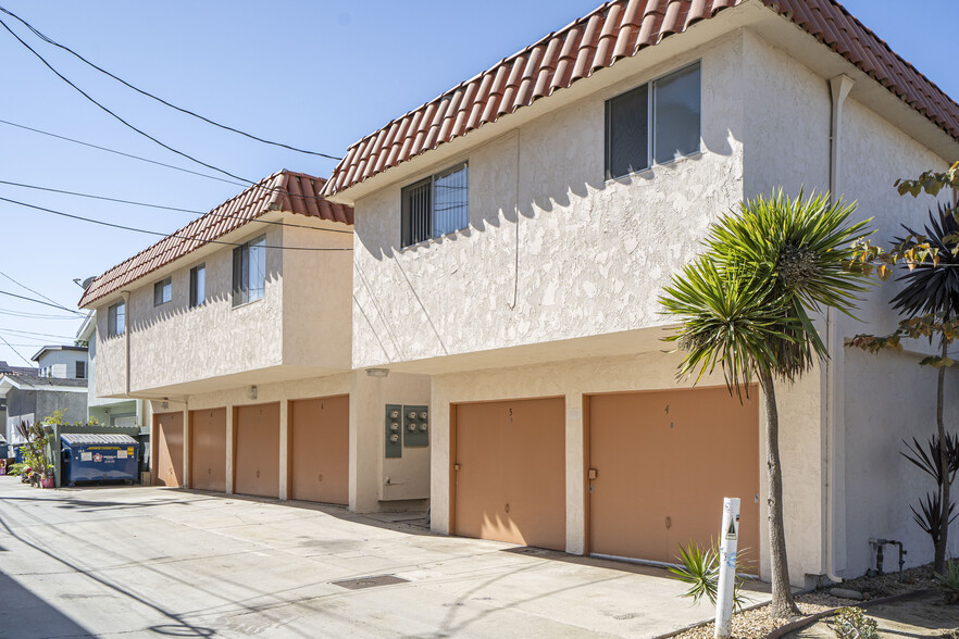1102 Central Ave, Seal Beach, CA à vendre - Photo de l’immeuble – Image 2 sur 11
