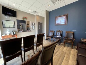 10932 N Riverside Dr, Fort Worth, TX à louer Photo intérieure– Image 2 sur 8