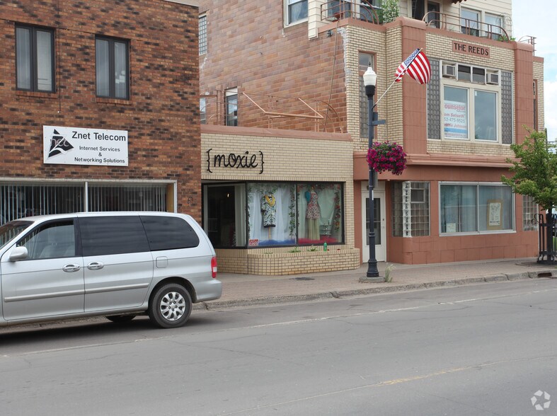 2123 1st Ave, Hibbing, MN à louer - Photo de l’immeuble – Image 3 sur 3