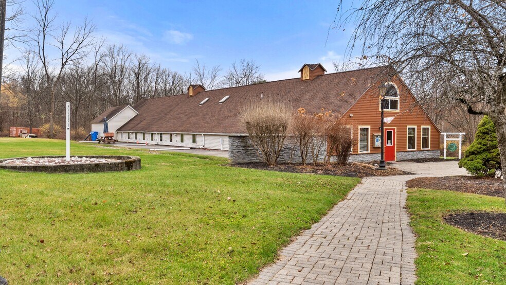 26 Benton Rd, Wassaic, NY à louer - Photo de l’immeuble – Image 2 sur 24