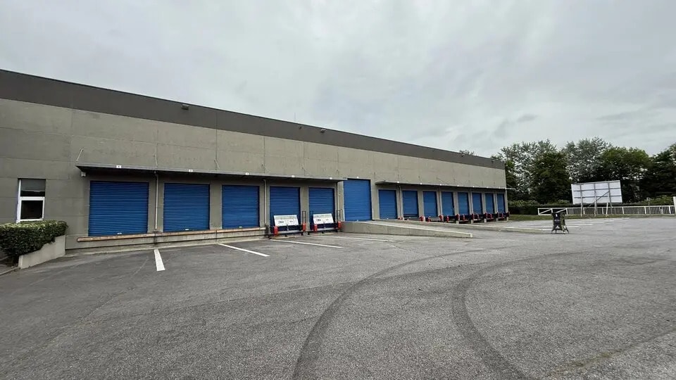 Industriel/Logistique dans Saint-Thibault-des-Vignes à louer Photo de l’immeuble– Image 1 sur 4
