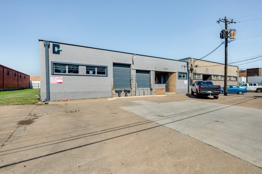 5131 Sharp St, Dallas, TX à louer - Photo de l’immeuble – Image 3 sur 19