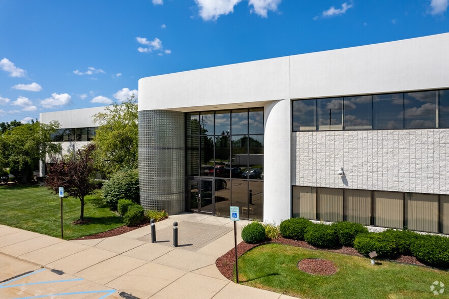 35801-35875 Mound Rd, Sterling Heights, MI à louer - Photo de l’immeuble – Image 2 sur 5