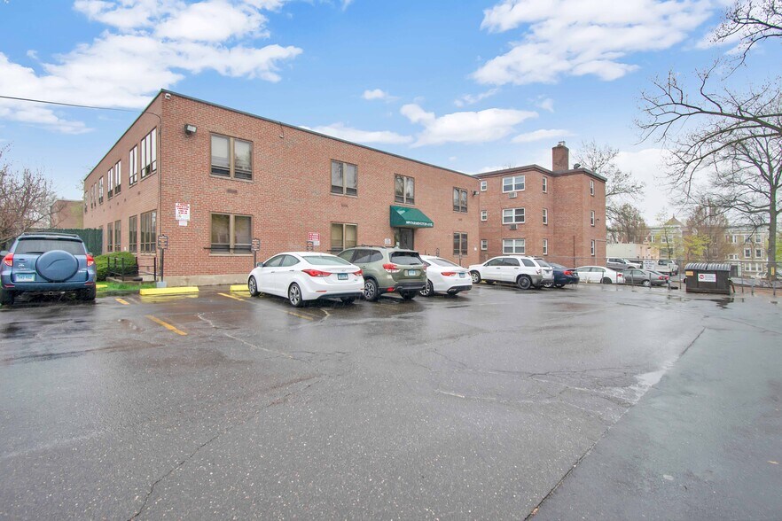 609 Farmington Ave, Hartford, CT à louer - Photo de l’immeuble – Image 2 sur 29