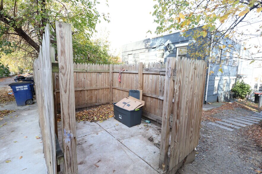 4647 Hillside Rd SE, Washington, DC à vendre - Photo de l’immeuble – Image 2 sur 2