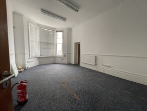 6 Parchmore Rd, Thornton Heath à louer Photo de l’immeuble– Image 1 sur 7