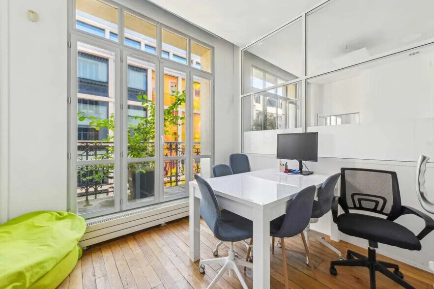 142 Rue Montmartre, Paris à louer - Photo de l’immeuble – Image 2 sur 17