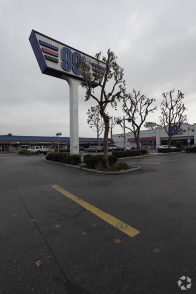 2170 Harbor Blvd, Costa Mesa, CA à louer - Photo de l’immeuble – Image 3 sur 4