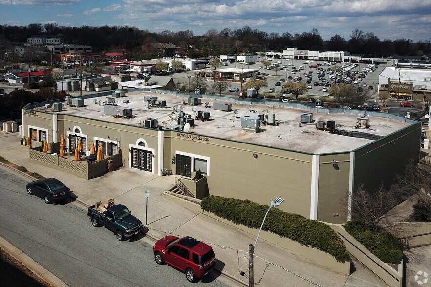 502-504 E Cornwallis Dr, Greensboro, NC à vendre - Photo de l’immeuble – Image 2 sur 2