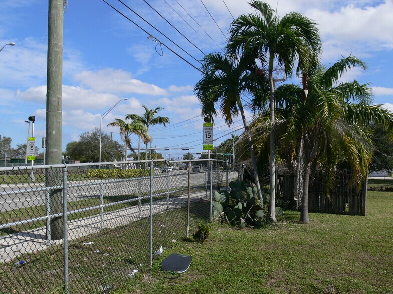 41 William Rd, West Park, FL à vendre - Photo de l’immeuble – Image 3 sur 44