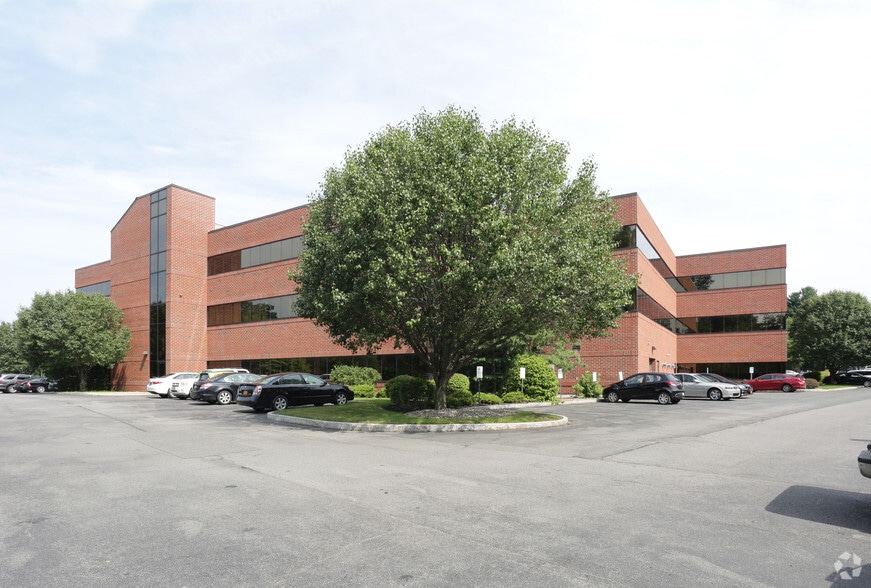 500 New Karner Rd, Colonie, NY à louer - Photo principale – Image 1 sur 14