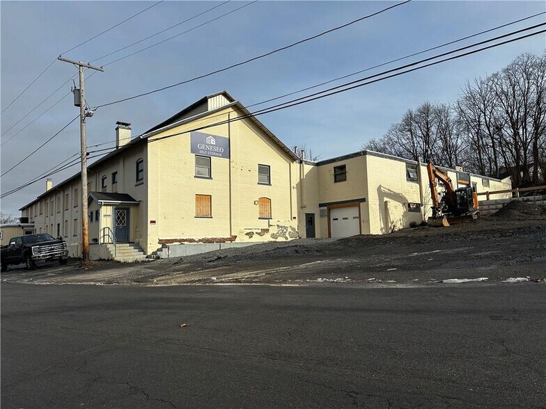 112 Riverside Dr, Geneseo, NY à vendre - Photo de l’immeuble – Image 1 sur 33