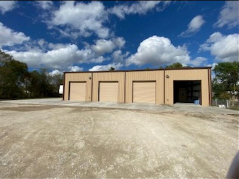 5901 County Road 675B, Rosharon, TX à louer - Photo de l’immeuble – Image 2 sur 29