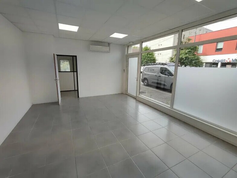 466 Rue De La République, La Verpillière à louer - Photo de l’immeuble – Image 3 sur 10