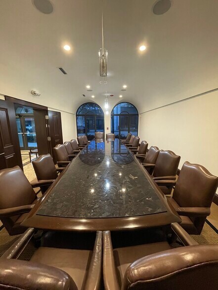 133 Sevilla Ave, Coral Gables, FL à louer - Photo de l’immeuble – Image 3 sur 36