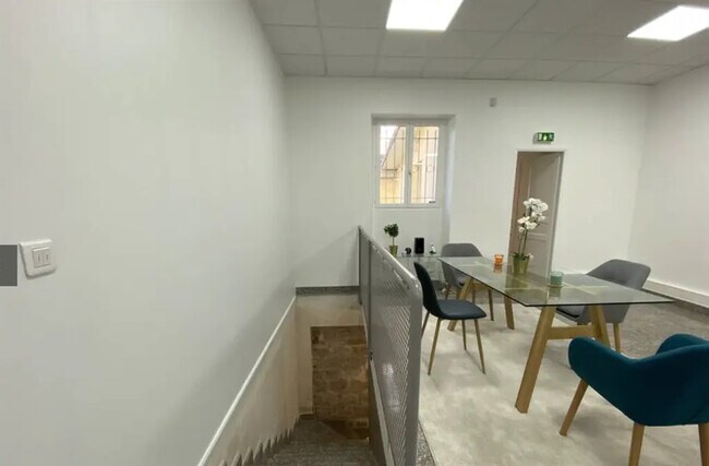 Plus de détails pour Local commercial à louer