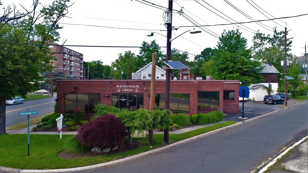 1 Kinderkamack Rd, Hackensack, NJ à louer - Photo de l’immeuble – Image 2 sur 17