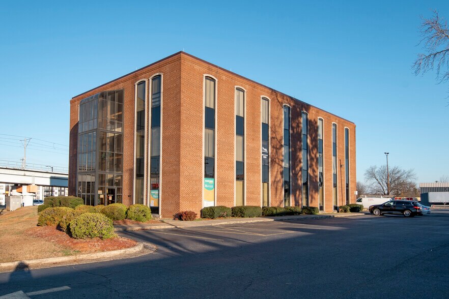 1101 Tyvola Rd, Charlotte, NC à louer - Photo de l’immeuble – Image 2 sur 7