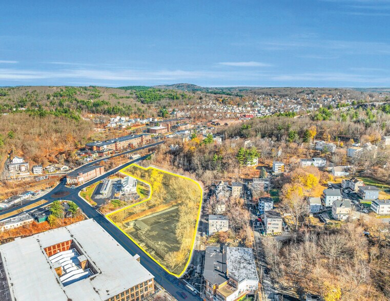 56 Daniels St, Fitchburg, MA à louer - Photo de l’immeuble – Image 2 sur 8