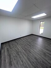 1000-1008 N Commercial Blvd, Arlington, TX à louer Photo intérieure– Image 2 sur 6