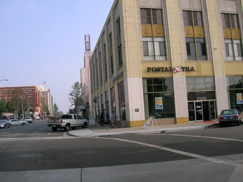 300-330 S Thomas St, Pomona, CA à louer - Photo de l’immeuble – Image 2 sur 8