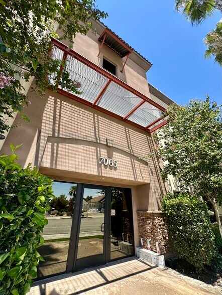 7065 Indiana Ave, Riverside, CA à louer - Photo de l’immeuble – Image 3 sur 7