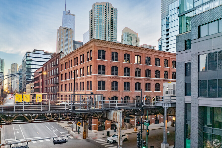 225 W Illinois St, Chicago, IL à louer - Photo de l’immeuble – Image 3 sur 15
