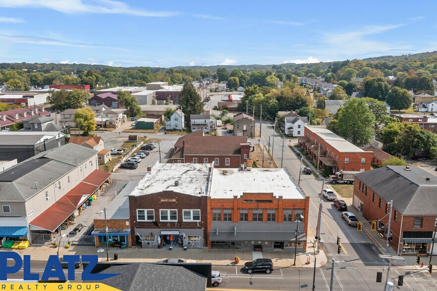 132 N Market St, East Palestine, OH à vendre - Photo de l’immeuble – Image 3 sur 10