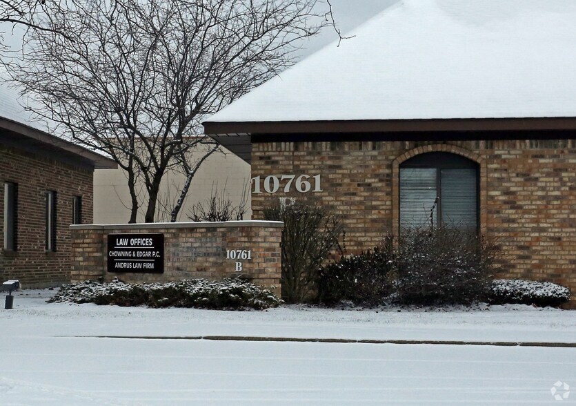 10761 S Saginaw St, Grand Blanc, MI à louer - Photo de l’immeuble – Image 3 sur 4