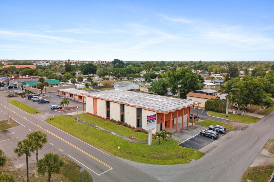 3524 Tamiami Trl, Port Charlotte, FL à louer - Photo de l’immeuble – Image 3 sur 12