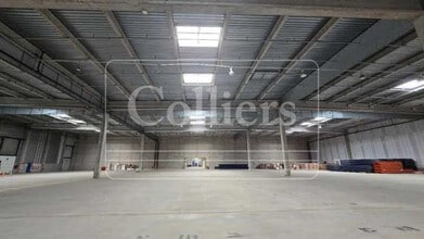 Local d’activités dans Salon-de-Provence à louer Photo intérieure– Image 2 sur 6