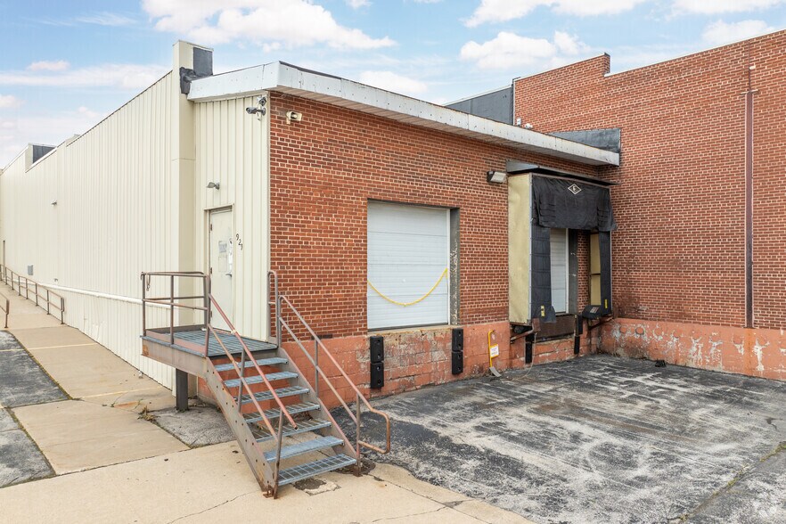 929 Cedar St, Green Bay, WI à louer - Photo de l’immeuble – Image 1 sur 7