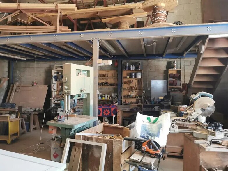 Local d'activités dans Cogolin à vendre - Photo de l’immeuble – Image 3 sur 16