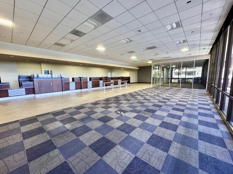 15255 Ventura Blvd, Sherman Oaks, CA à louer - Photo de l’immeuble – Image 2 sur 11