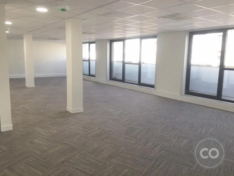Bureau dans Boulogne-Billancourt à louer - Photo de l’immeuble – Image 3 sur 5