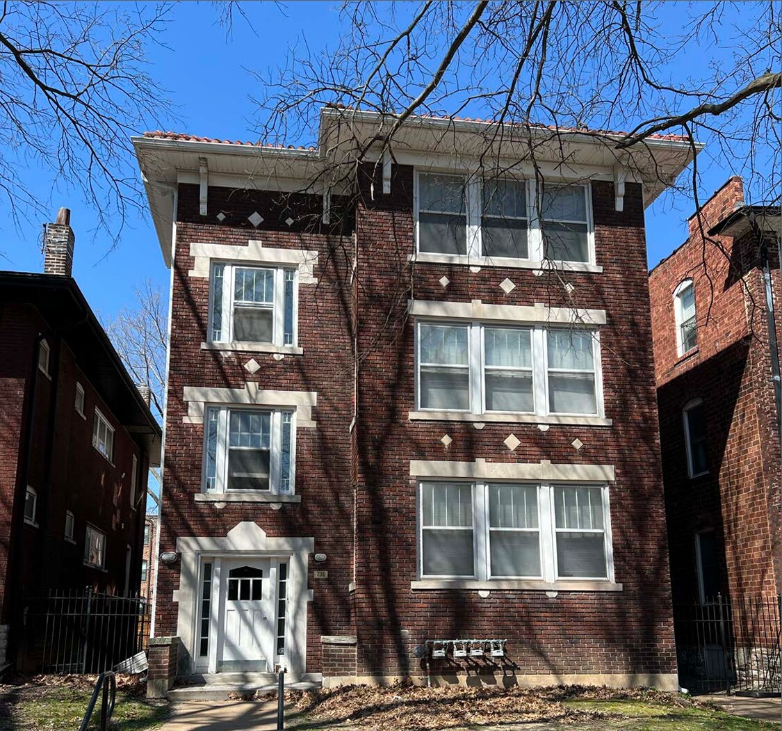 731 Interdrive, Saint Louis, MO à vendre Photo principale– Image 1 sur 3