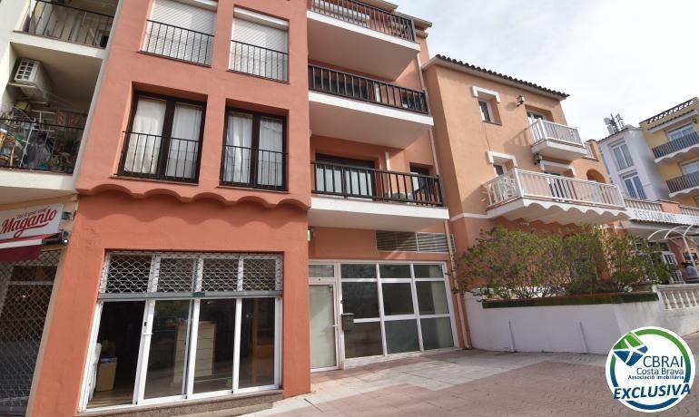 Immeuble residentiel dans Castelló d'Empúries, Gerona à vendre - Photo principale – Image 1 sur 4