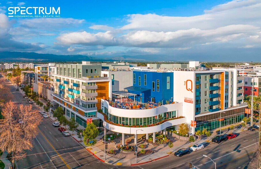 6200 Variel Ave, Woodland Hills, CA à louer - Photo de l’immeuble – Image 2 sur 12