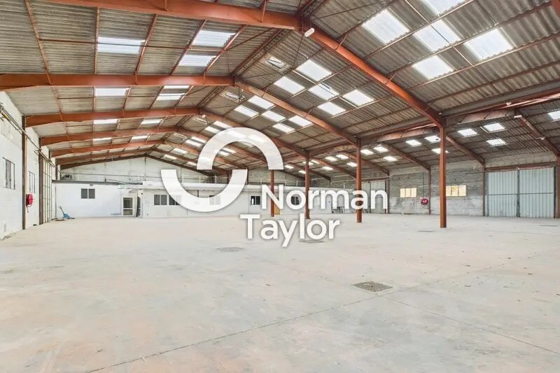 Local d’activités dans Perpignan à louer Photo de l’immeuble– Image 1 sur 12