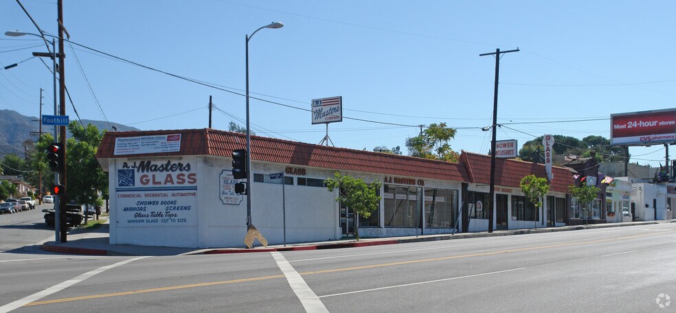 7639 Foothill Blvd, Tujunga, CA à louer - Photo de l’immeuble – Image 1 sur 53